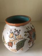 Royal Gouda Kitty Vaasje - Handgeschilderd Bloemmotief, Antiek en Kunst, Antiek | Vazen, Ophalen of Verzenden