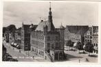 Deventer - Brink met Waaggebouw, Verzamelen, Ansichtkaarten | Nederland, Verzenden, 1940 tot 1960, Ongelopen, Overijssel