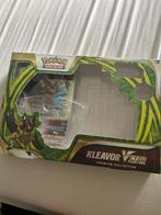 Kleavor VSTAR Pokémon kaart XL met doos, Hobby en Vrije tijd, Verzamelkaartspellen | Pokémon, Ophalen of Verzenden, Zo goed als nieuw