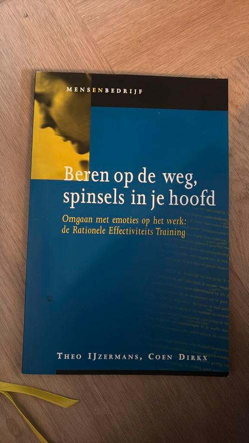Theo IJzermans - Beren op de weg, spinsels in je hoofd, Boeken, Psychologie, Zo goed als nieuw, Ophalen of Verzenden