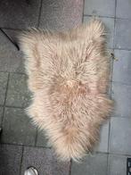 2 Schapenvachten / Kleden, Gebruikt, Wit, Overige vormen, 50 tot 100 cm