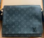 Louis Vuitton District PM, Ophalen of Verzenden, Zo goed als nieuw, Zwart