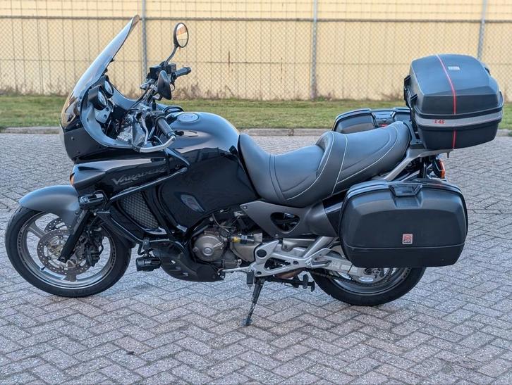 Honda Varadero Black All-road, vol accessoires, nwe. banden, Motoren, Motoren | Honda, Bedrijf, Toermotor, meer dan 35 kW, 2 cilinders