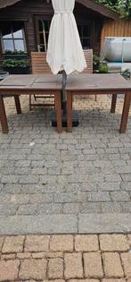 2 houten tuintafels 100 bij 100 bu 75 cm hoog, Ophalen, Zo goed als nieuw