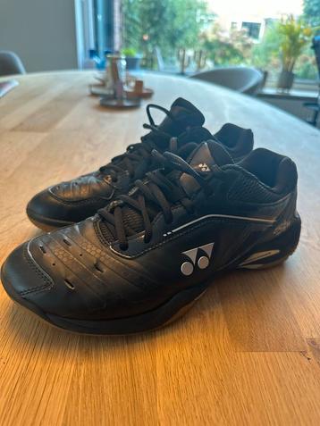 Yonex Power Cushion 65 M - Maat 42 beschikbaar voor biedingen