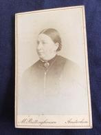 CDV, Vrouw, M. Büttinghausen, Amsterdam, Carte de Visite, Ophalen of Verzenden, Voor 1940, Gebruikt, Foto