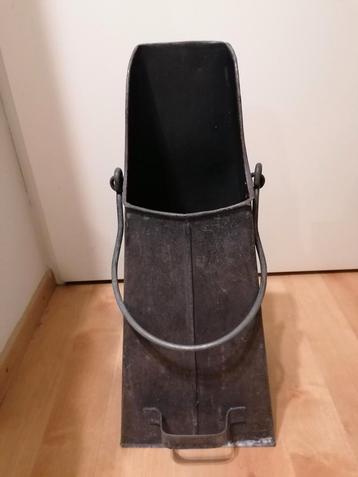 Oude metalen bak - Paraplubak, houtbak, decoratie beschikbaar voor biedingen