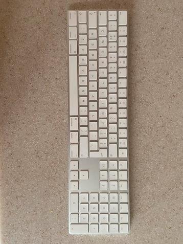 Apple magic keyboard wit met nummer pad beschikbaar voor biedingen