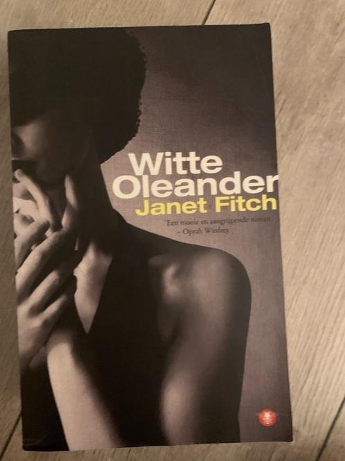 Witte Oleander door Janet Fitch, Boeken, Romans, Zo goed als nieuw, Nederland, Ophalen of Verzenden