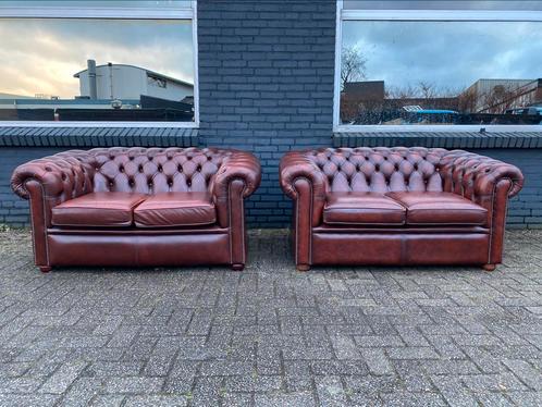 2 x 2 Chesterfield banken roodbruin GRATIS BEZORGD, Huis en Inrichting, Banken | Voetenbanken en Poefen, Gebruikt, 125 cm of meer