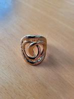 Goudkleurige Ring met Ineengestrengeld Design, Ophalen of Verzenden, Zo goed als nieuw, Dame, Goud
