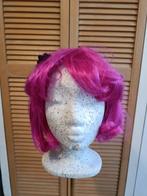 Paarse Pruik met Vlinder Accessoire, Ophalen of Verzenden, Zo goed als nieuw, Carnaval