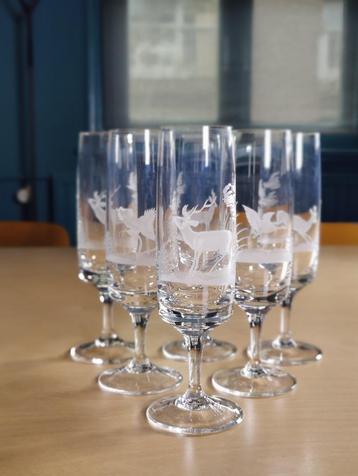 6 kristallen champagneglazen met gegraveerd jachttafereel beschikbaar voor biedingen