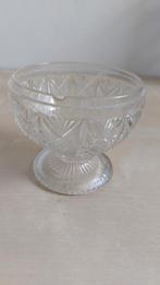 Glazen bonbonschaaltje met beschadiging, Ophalen