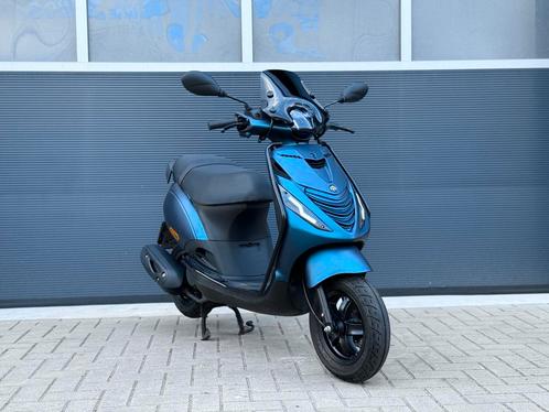 2020 Piaggio Zip 45km BROM FULL OPTIONS E4 6mnd garantie, Fietsen en Brommers, Brommeronderdelen | Scooters, Zo goed als nieuw