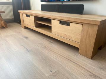 Massief eiken tv meubel beschikbaar voor biedingen