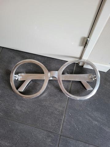 Etalage reclame bril ...opticien decoratie bril..metaal.. beschikbaar voor biedingen