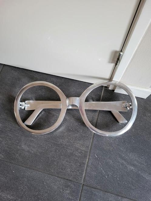 Etalage reclame bril ...opticien decoratie bril..metaal.., Verzamelen, Merken en Reclamevoorwerpen, Gebruikt, Reclamebord, Ophalen of Verzenden