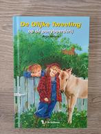 Boek De Olijke Tweeling op de ponyboerderij, Ophalen of Verzenden, Zo goed als nieuw