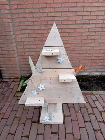 Houten kerstboom met verlichting voor decoratie beschikbaar voor biedingen