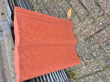 Rode lafarge dakpannen  beschikbaar voor biedingen