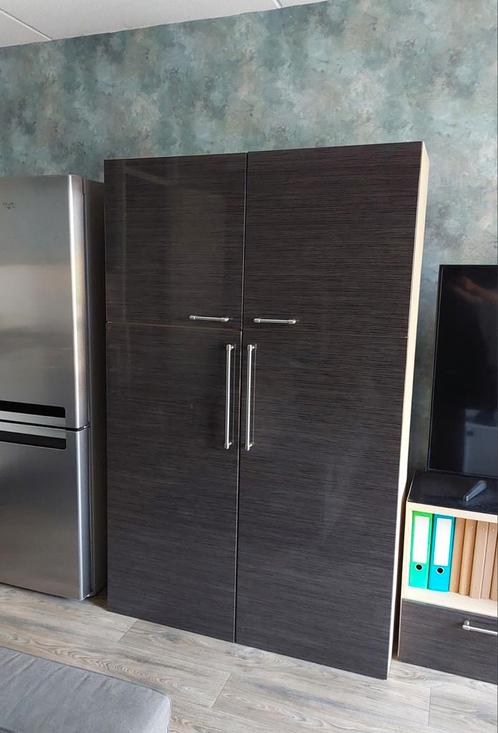 Ruime kast Besta Ikea met 10 legplanken en hoogglans deuren, Huis en Inrichting, Kasten | Wandmeubels, Zo goed als nieuw, 150 tot 200 cm
