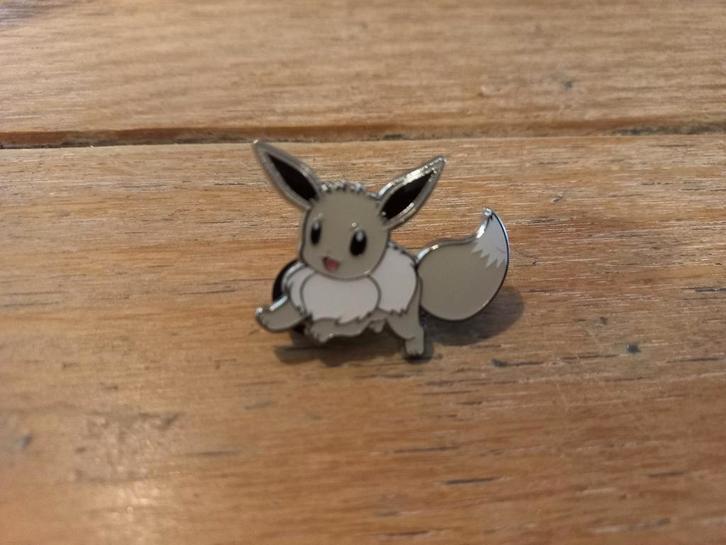 Eevee pokemon pin., Verzamelen, Speldjes, Pins en Buttons, Nieuw, Speldje of Pin, Dier of Natuur, Ophalen of Verzenden