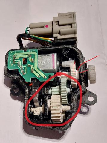 Nissan Leaf ZE1 charge plug lock gear & lock pin gear beschikbaar voor biedingen