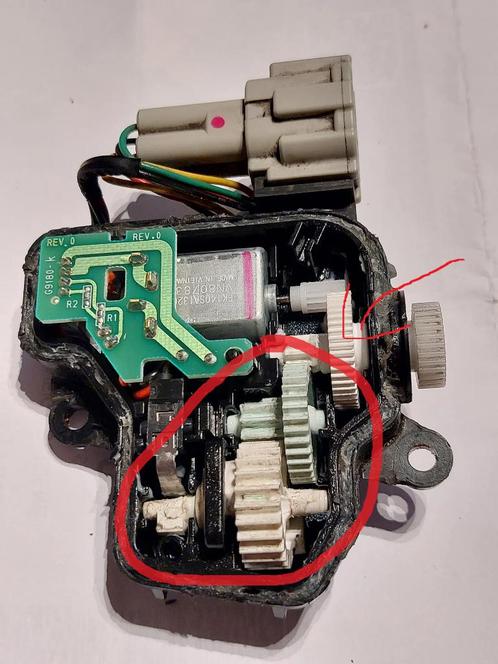 Nissan Leaf ZE1 charge plug lock gear & lock pin gear, Auto-onderdelen, Overige Auto-onderdelen, Nissan, Nieuw, Ophalen of Verzenden