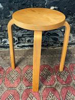 Vintage Ikea Frosta kruk haren negentig klassieker, Huis en Inrichting, Krukjes, Ophalen of Verzenden, Gebruikt, Hout