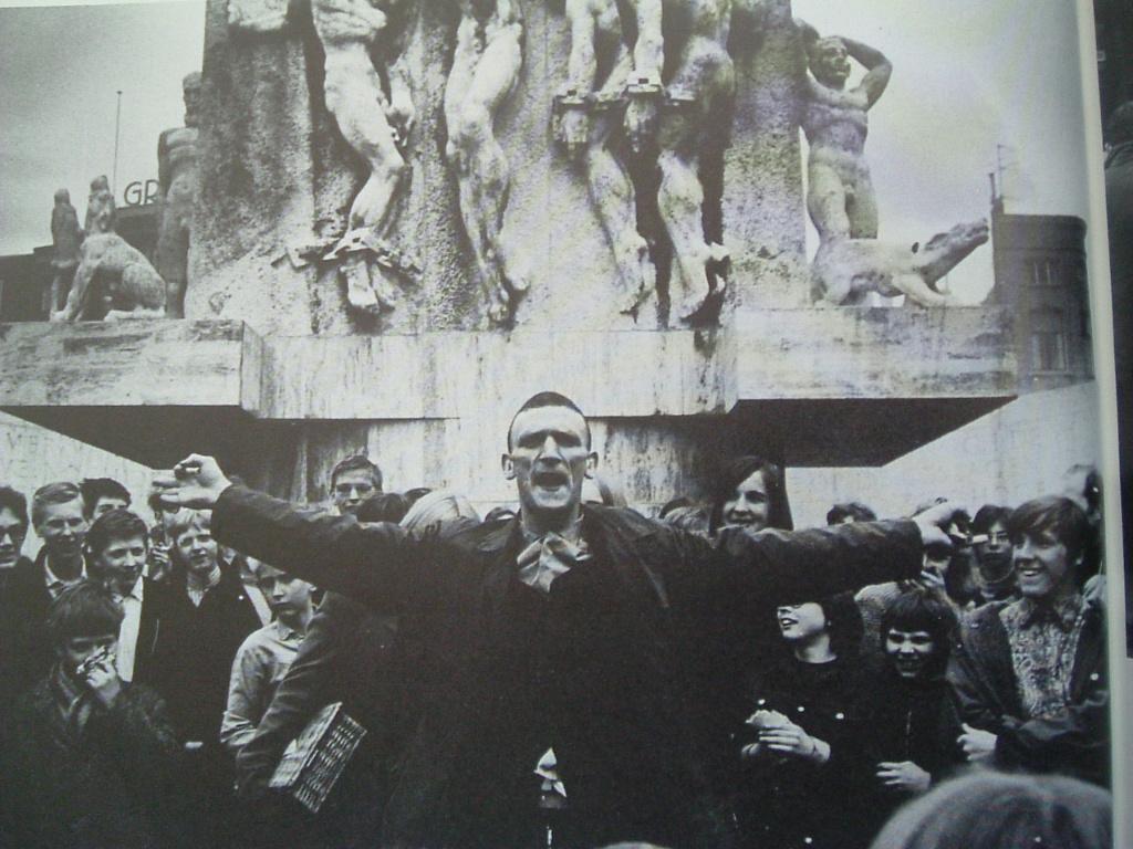 Jarings jaren '60, beelden van een roerige tijd., Boeken, Cor Jaring, Ophalen of Verzenden, Gelezen, Fotografen