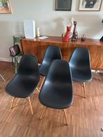 Te koop: 4x Zwarte VITRA Eames DSW Eetkamerstoelen, Huis en Inrichting, Stoelen, Ophalen, Mid-Century Modern design, Zwart, Zo goed als nieuw