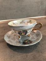 Versaille kop en schotel met parelmoer., Antiek en Kunst, Antiek | Servies los, Ophalen of Verzenden