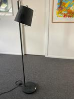 It’s about Romi vloerlamp zwart, Ophalen, Gebruikt, Metaal, 100 tot 150 cm