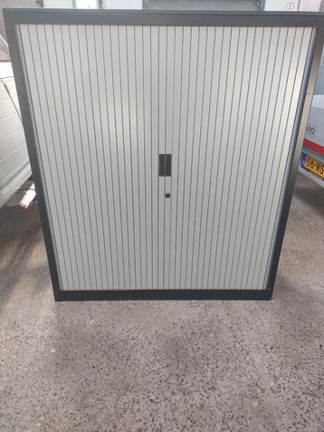Garagekast, roldeurkastjes, archiefkasten, opbergkast beschikbaar voor biedingen