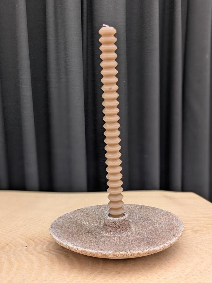 Mooie kandelaar lichtbruin /beige Sissy boy!, Huis en Inrichting, Woonaccessoires | Kandelaars en Kaarsen, Zo goed als nieuw, Kandelaar