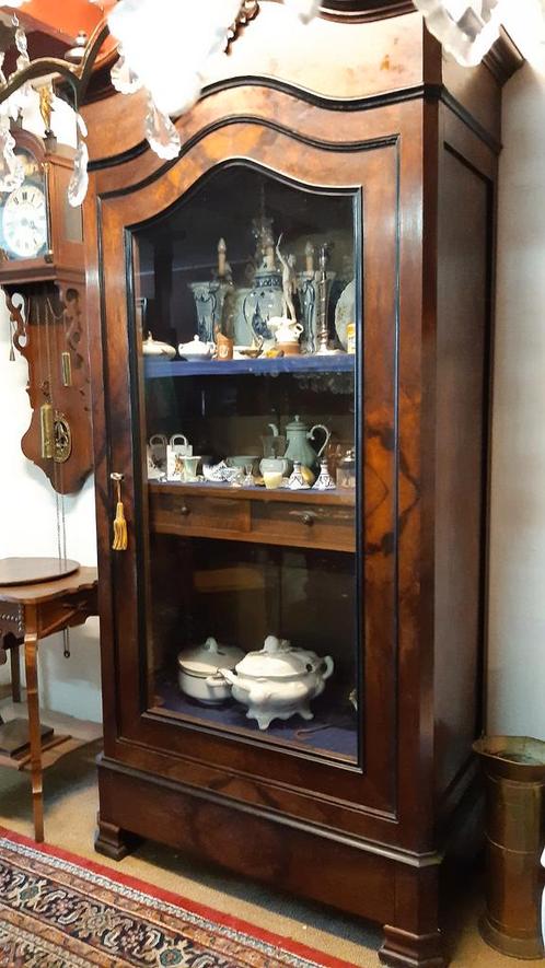 Antieke Noten Houten Vitrinekast, Antiek en Kunst, Antiek | Meubels | Kasten, Ophalen