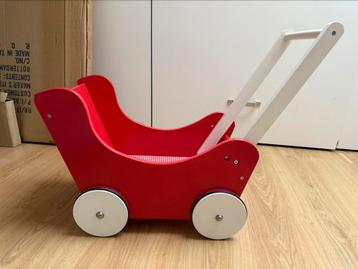Houten poppenwagen beschikbaar voor biedingen