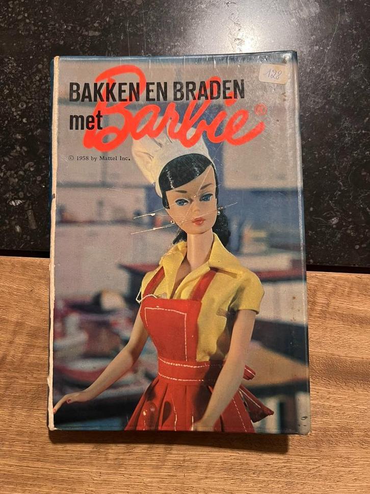 Bakken en braden met Barbie *1958 *, Boeken, Kookboeken, Gelezen, Voorgerechten en Soepen, Hoofdgerechten, Taart, Gebak en Desserts