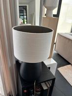 Lamp beige of naturel linnen karwei met zwarte poot, Huis en Inrichting, Lampen | Tafellampen, Ophalen, Japandi, Karwei, Zo goed als nieuw