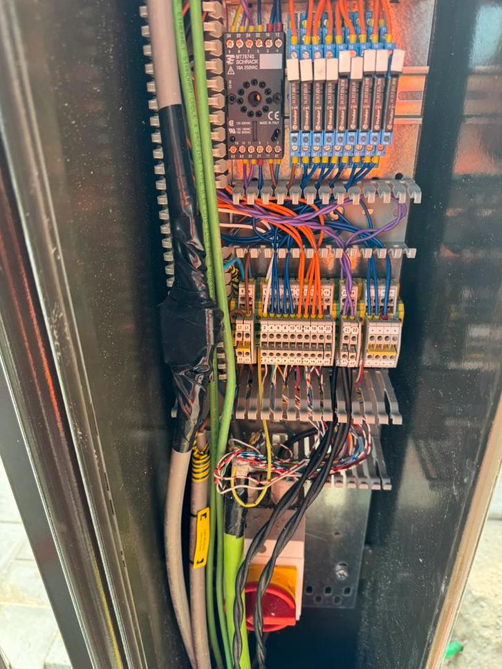 Elektricien beschikbaar – Professioneel sinds 2007, Diensten en Vakmensen, Elektriciens, 24-uursservice, Garantie