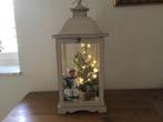 Kerstdecoratie in lantaren/wattenpopjes/wattenpopje, Diversen, Kerst, Ophalen of Verzenden, Zo goed als nieuw