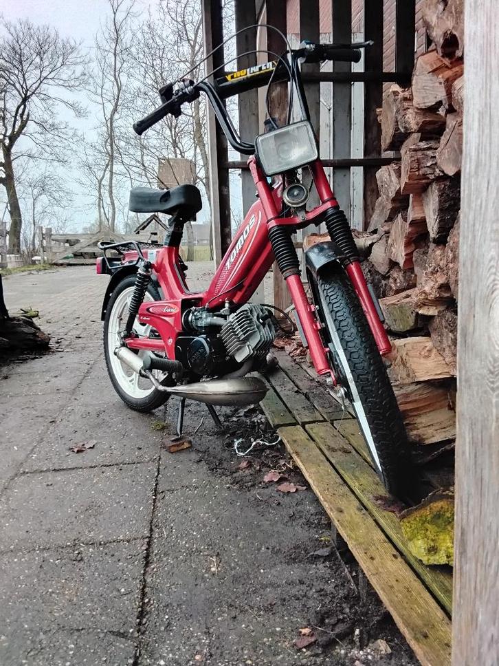 Tomos Luxe, Fietsen en Brommers, Brommers | Tomos, Zo goed als nieuw, Overige modellen, Maximaal 45 km/u, Ophalen
