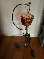 Antieke rood koperen ketel met smeedijzeren onderstel, Ophalen, Koper