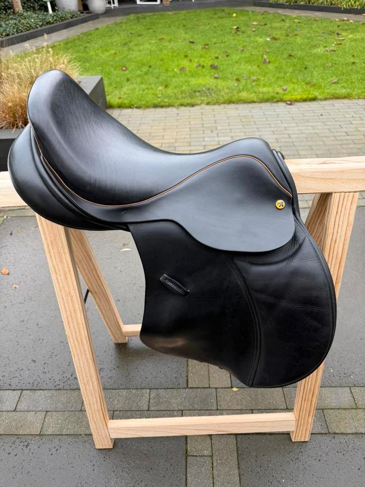 Spring zadel Anatomica 17,5 inch medium boom, Dieren en Toebehoren, Paarden en Pony's | Zadels, Zo goed als nieuw, Springen, Ophalen