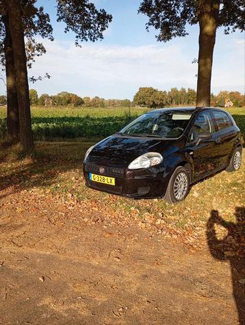 Fiat Punto 1.2 5DR 2013 Zwart nwe apk beschikbaar voor biedingen