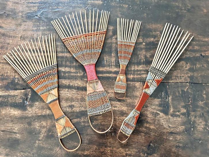Collectie van 4 Afrikaanse haarkammen Bakongo 1950, Tuin en Terras, Hand-tuingereedschap, Zo goed als nieuw, Ophalen of Verzenden
