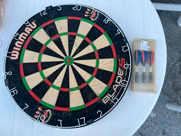 Winmau Blade 5 Dartbord + Pijlen beschikbaar voor biedingen