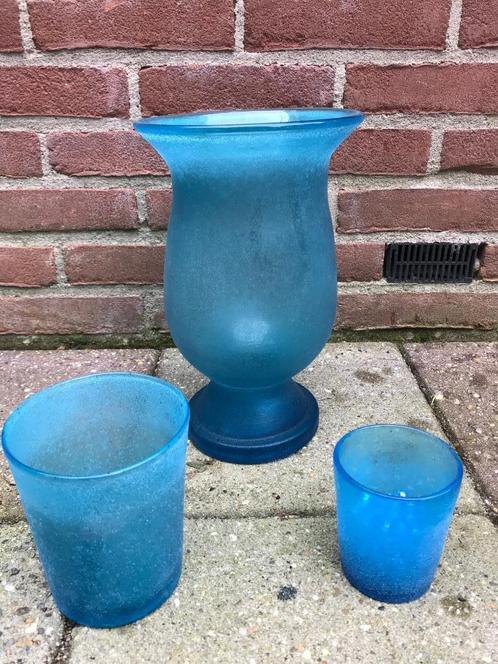 Grote bloemen vaas blauw met 2 bijpassende potjes, Huis en Inrichting, Woonaccessoires | Vazen, Zo goed als nieuw, Blauw, Minder dan 50 cm