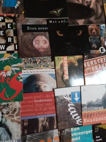Heel veel boekjes en folders van de oude dierentuin in Emmen beschikbaar voor biedingen